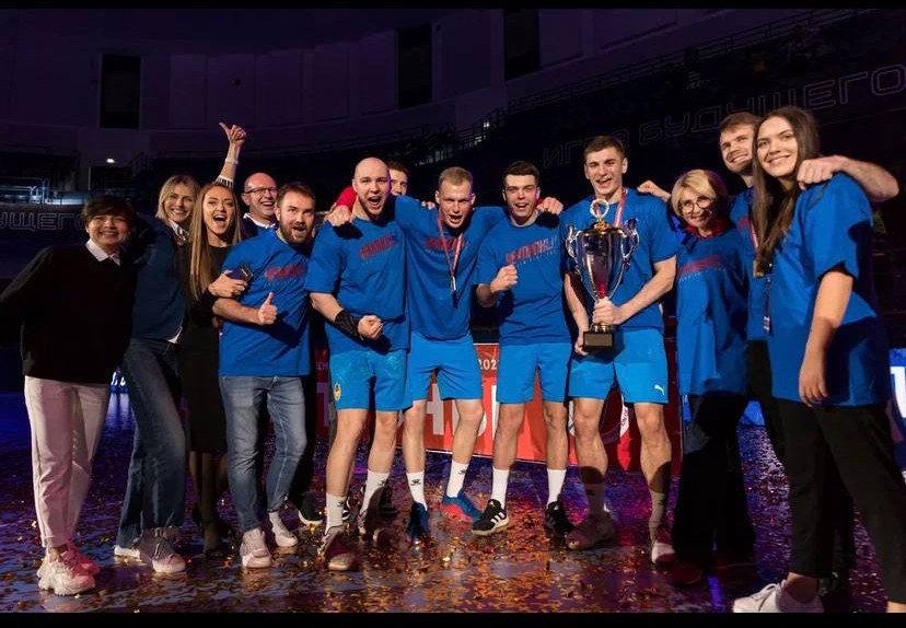 Победы и кубки команд программы